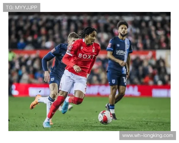 哈德斯菲与诺丁森林激战正酣谁能在英冠赛场赢得胜利